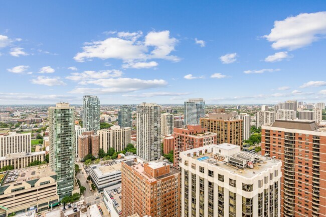 Foto del edificio - 1030 N State St