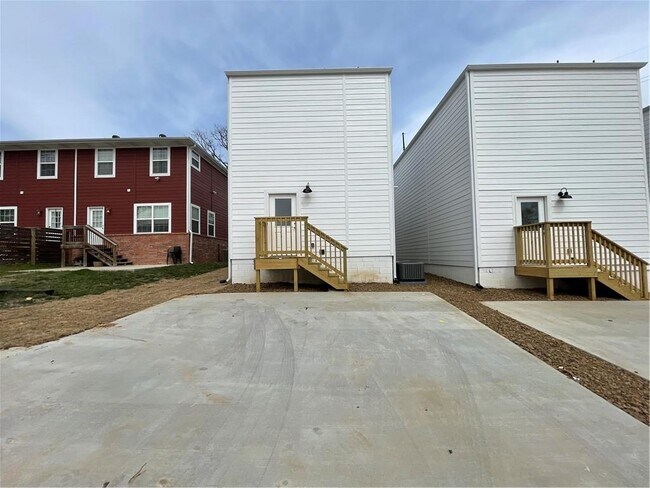 Foto del edificio - 1441 E Huntsville Rd