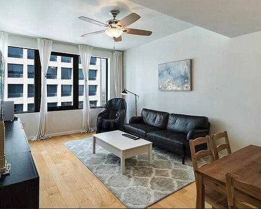 Foto del edificio - 1200 Main St