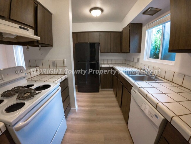 Building Photo - AVAILABLE NOW- Downstairs Paso Robles Apartment - 2 Bedroom 1 Bathroom
