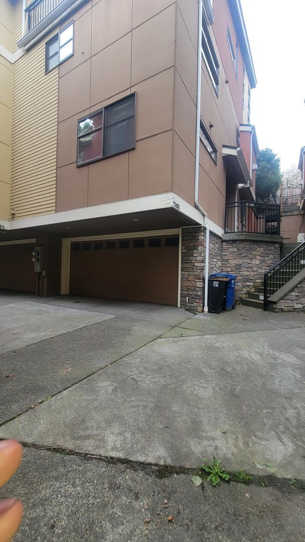 Foto del edificio - Spacious Townhome in Prime NE Seattle