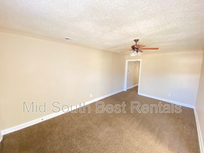 Building Photo - 2323 Long St