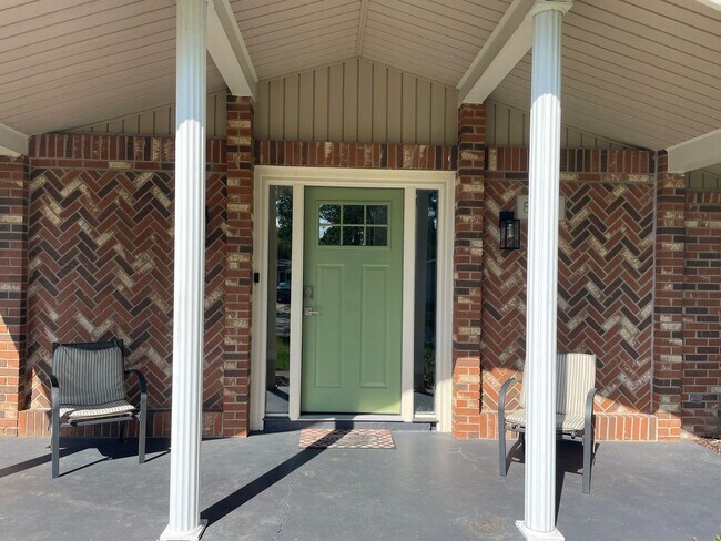 Foto del edificio - Shelby Township Custom Ranch, 3 or 4 Bedro...