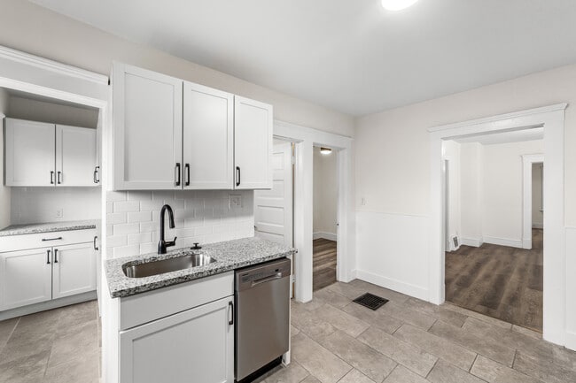 Building Photo - 1352 W 58th St