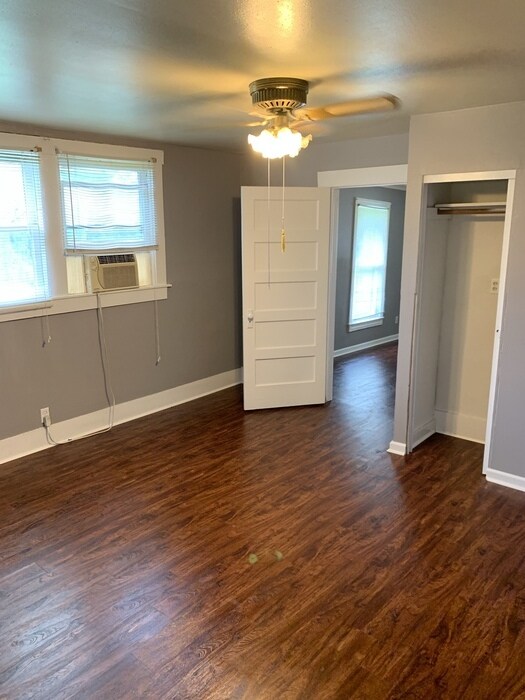 Building Photo - 4 Bedroom, 2 Bath in Orange!