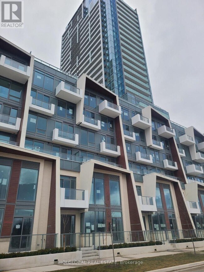 Building Photo - 8 Olympic Gdn Dr