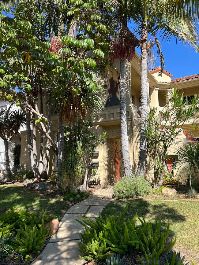 1132 S Hayworth Ave, Los Angeles, CA 90035 House Rental in Los