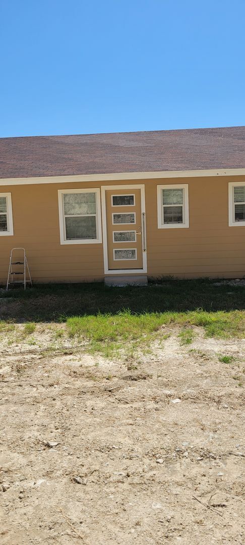 Building Photo - 2 bedroom 2 bath