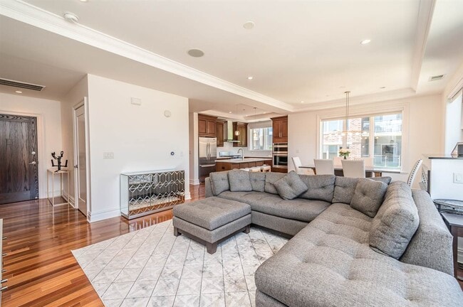 Building Photo - 250 Henley Pl
