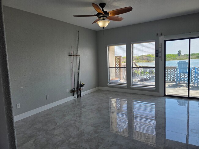 Foto del edificio - 15337 Bonasse Ct