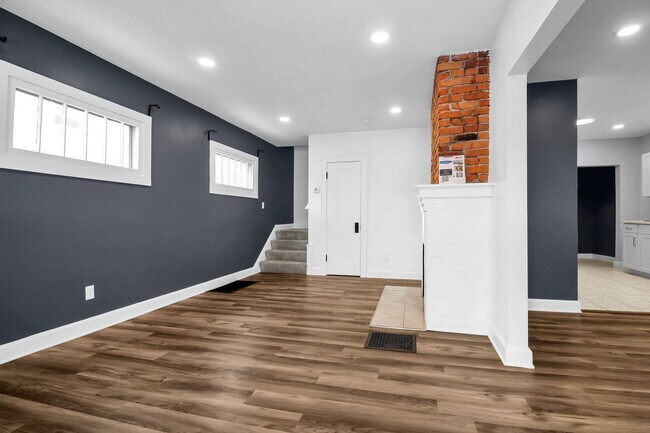 Foto del edificio - 587 S Ogden Ave