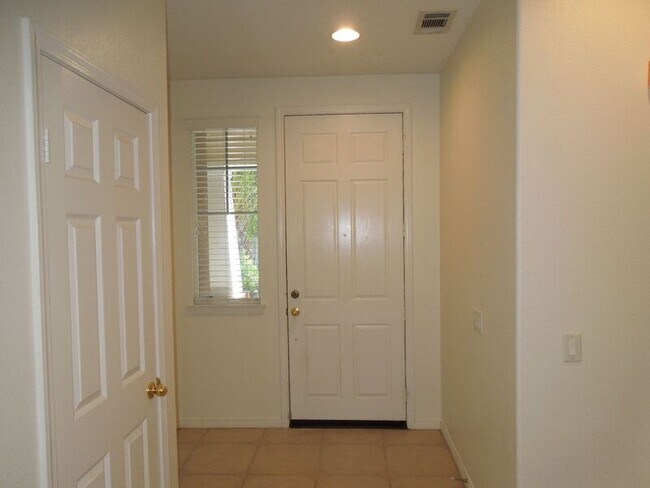 Foto del edificio - 38295 Encanto Rd