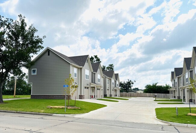 Foto del edificio - 219 Silverleaf Ln