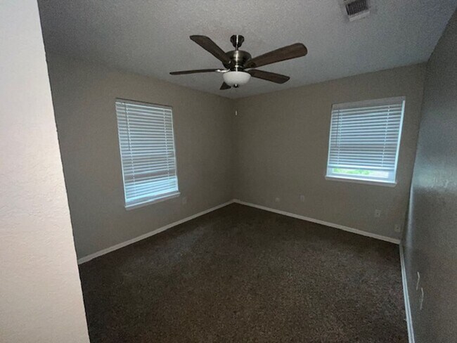 Foto del edificio - 2506 Hidden Valley Dr