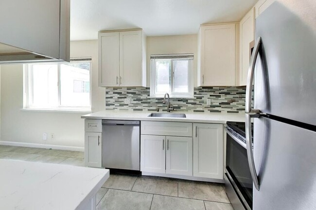 Building Photo - 227 Madrone St