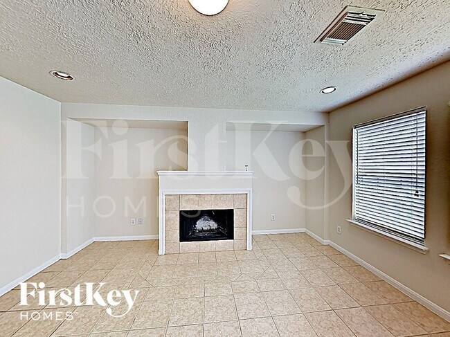 Foto del edificio - 29206 Legends Beam Dr