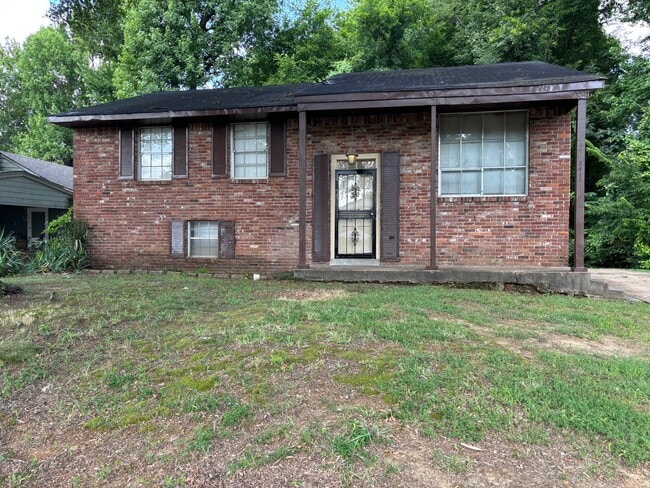 Building Photo - 3413 Justine St