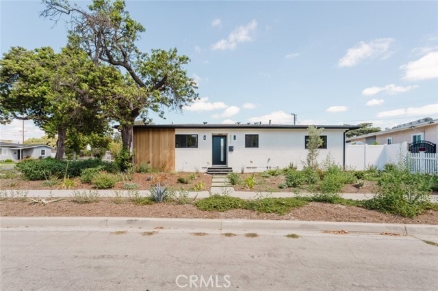 Building Photo - 6021 E Oakbrook St