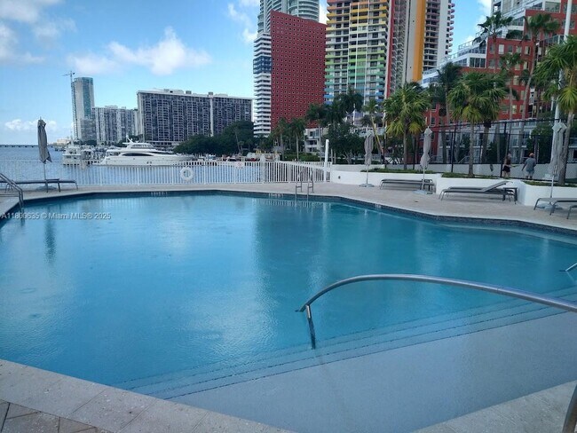 Foto del edificio - 200 SE 15th Rd