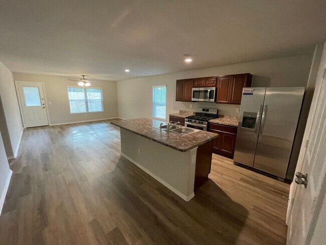 Foto del edificio - 731 Long Cedar Dr