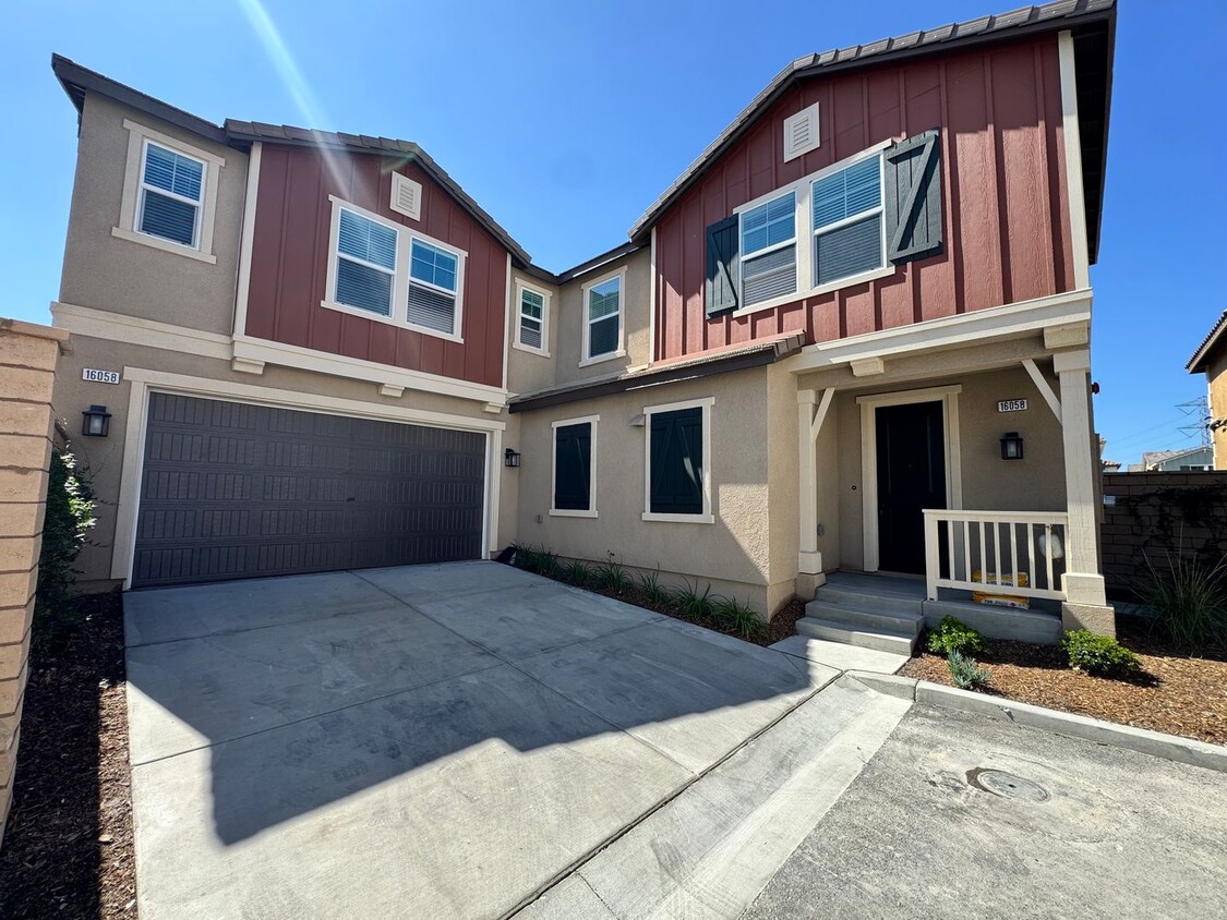 Primary Photo - For Lease | Spacious 4-Bed + Den & Loft | ...