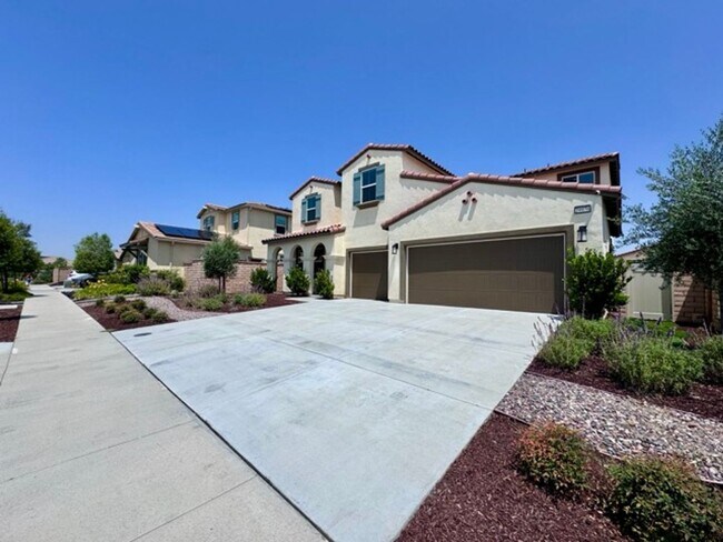 Foto del edificio - Stunning 4 bedroom Audie Murphy Ranch home...