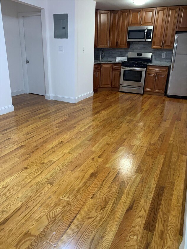 Foto principal - 250-02 Weller Ave