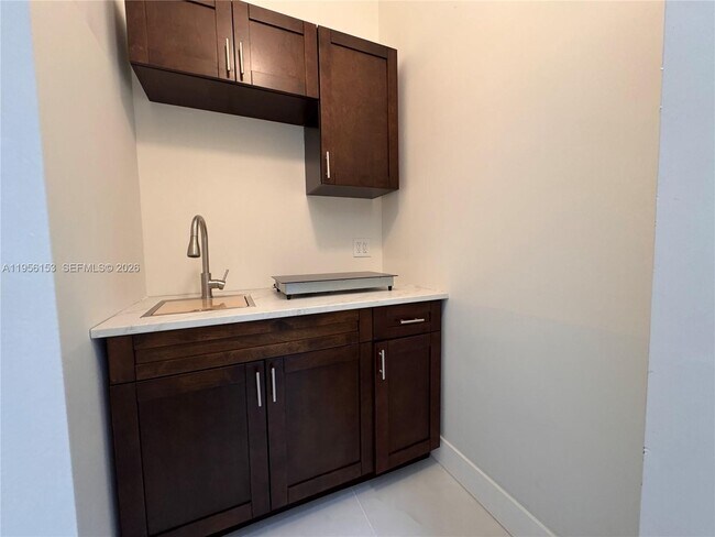 Foto del edificio - 915 NW 104th St