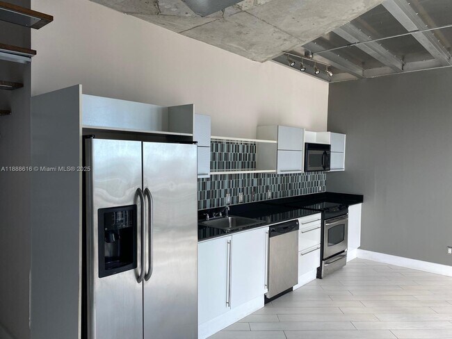 Foto del edificio - 690 SW 1st Ct