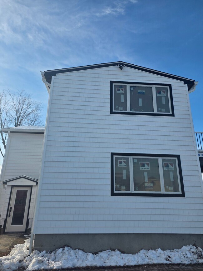 Foto del edificio - 595 Kingfisher Cir