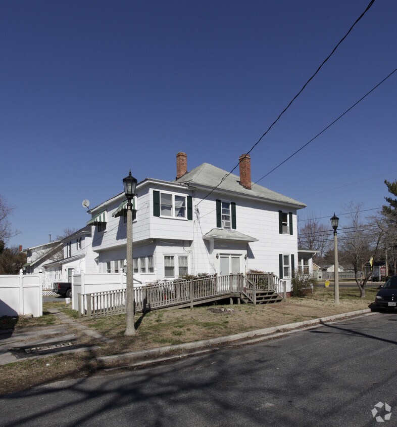 Building Photo - 12050 Somerset Ave