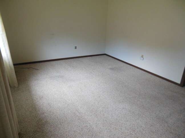 Building Photo - 2616 Vineyard St