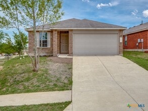 Building Photo - 204 Pine Arbol