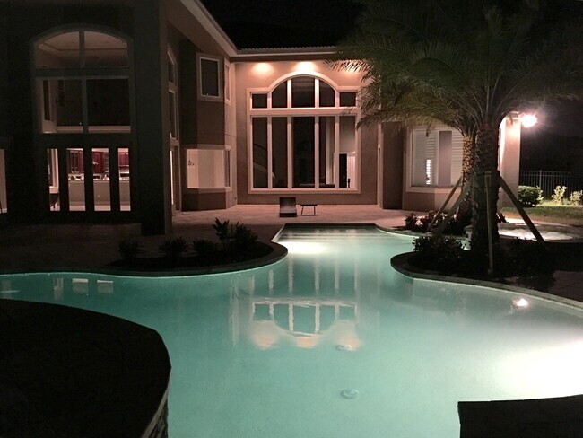 Foto del edificio - Executive Gated Pool Home Located in Winde...