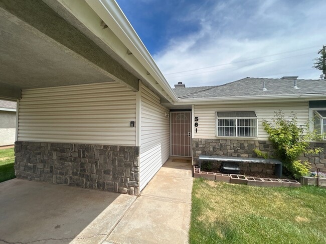 Building Photo - Beautiful Home