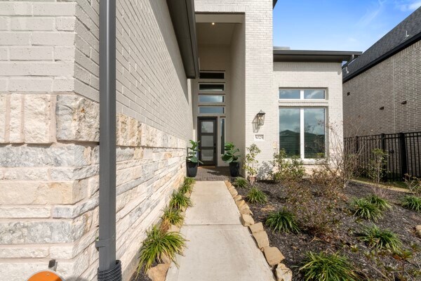 Foto del edificio - 5025 Steady Breeze Dr