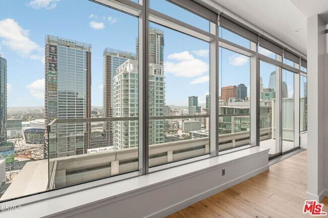 Foto del edificio - 1155 S Grand Ave