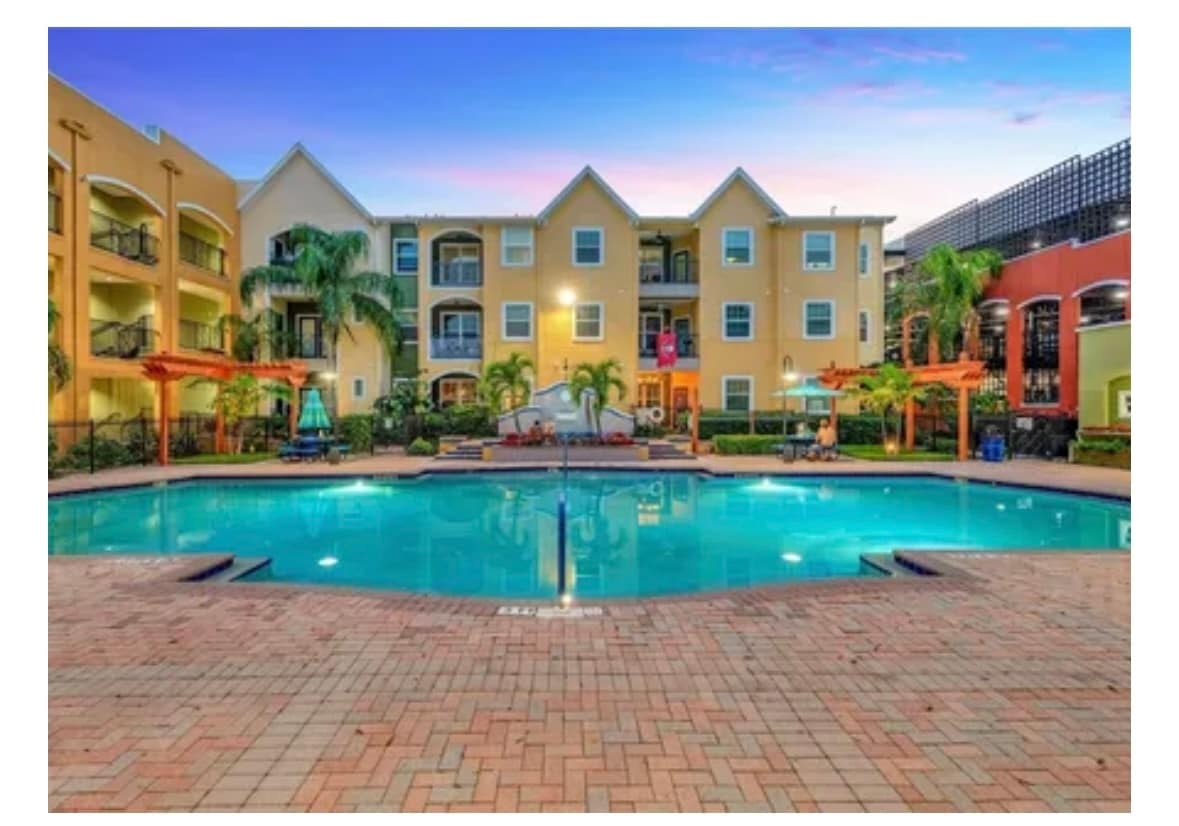 Primary Photo - 2010 E Palm Ave