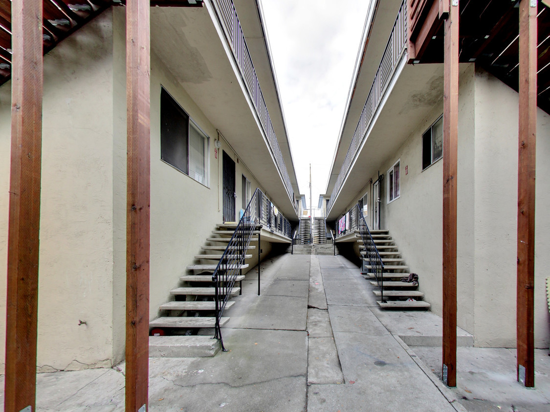 Exterior Photo - 2218 High St