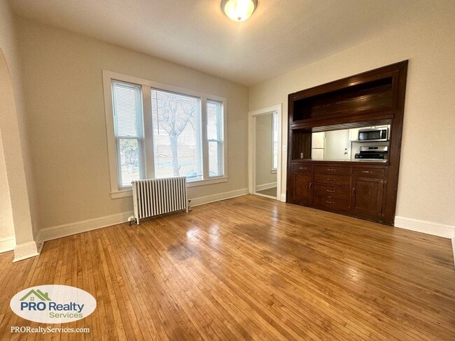 Building Photo - 201 20th Ave NE