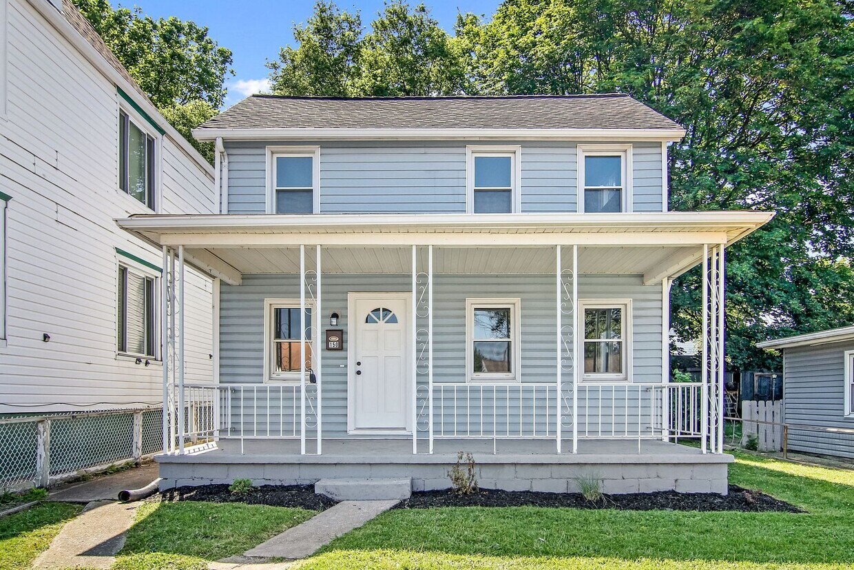 Foto principal - Coming Soon - Charming 3 Bedroom, 1.5 Bath...