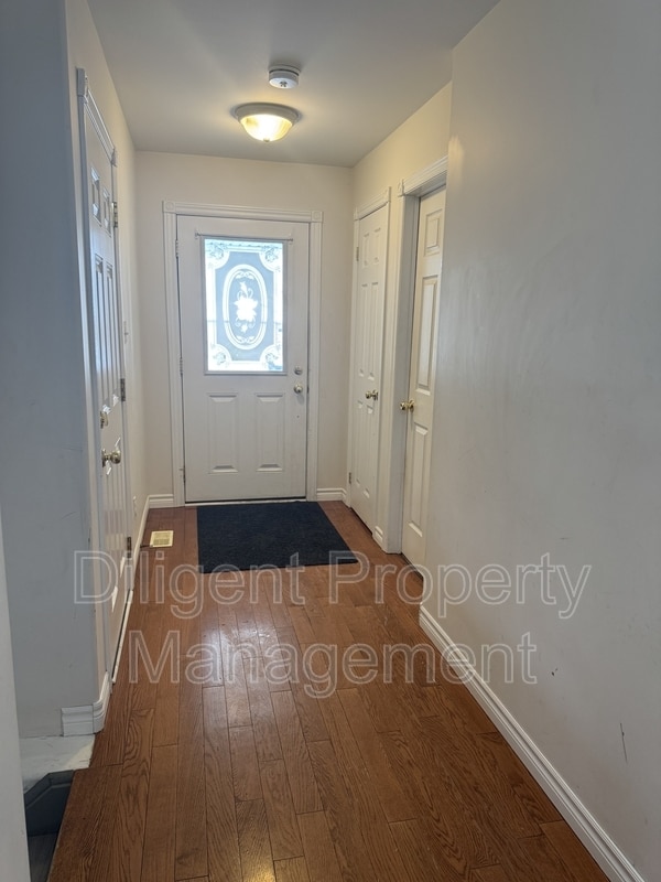 Building Photo - 157 Milroy Dr