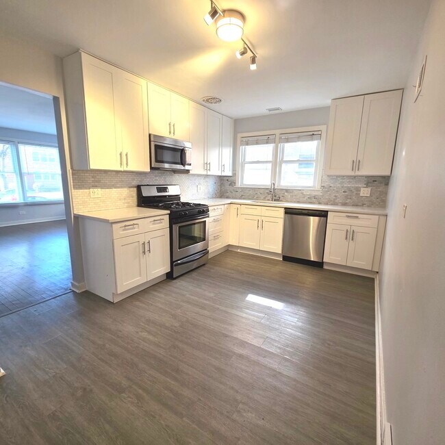 Building Photo - 8845 Bronx Ave