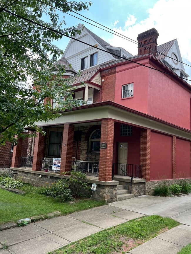 402 S Winebiddle Street - 402 S Winebiddle St