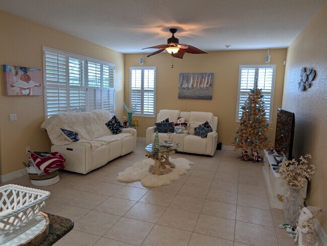 Foto del edificio - 718 Bunker View Dr