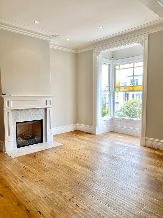 Foto del edificio - 5BR/3.5BA Elegant Presidio Heights Home! Flat Yard! 2 Car Garage! Laundry! PROGRESSIVE