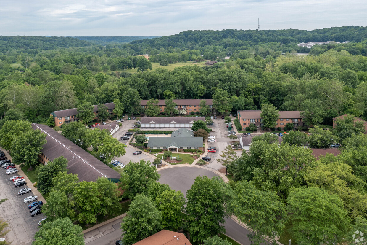 Foto principal - Cedarwood Village Apartments