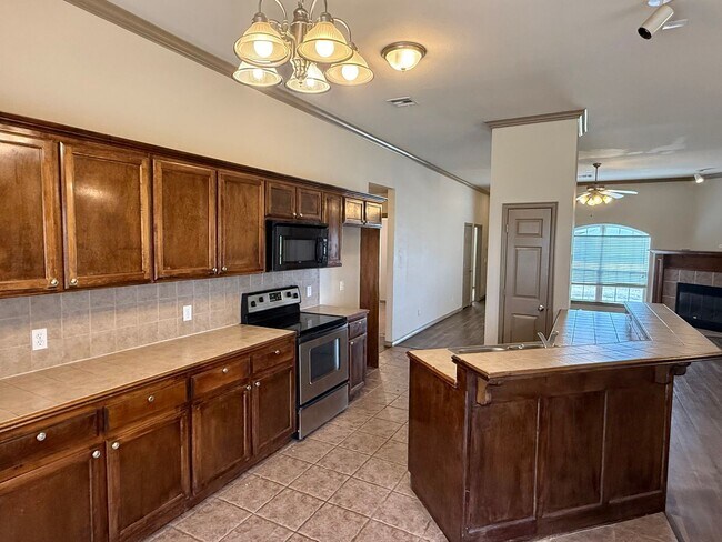 Foto del edificio - Gorgeous Four Bedroom Home in Scissortail Landing of Edmond