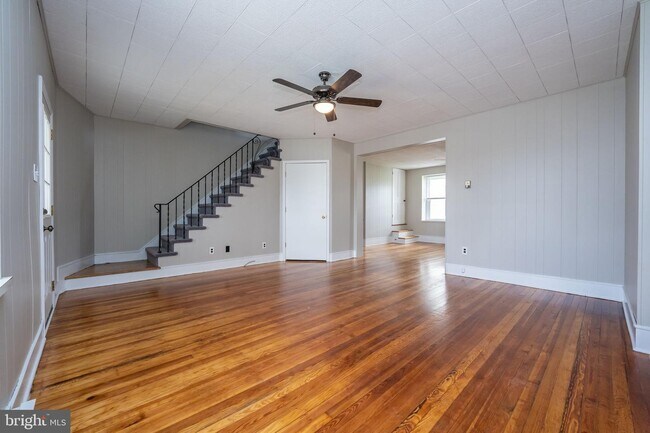 Building Photo - 383 Anderson Rd