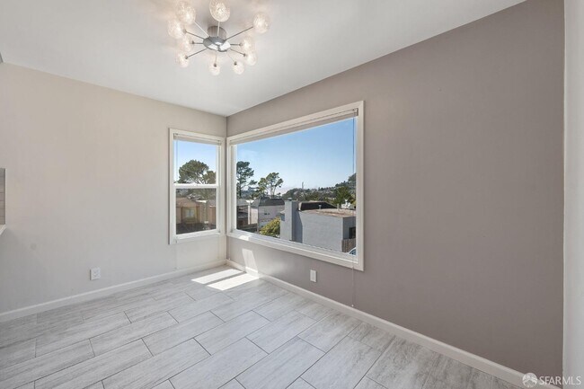 Building Photo - 87 Cityview Way